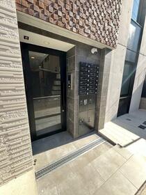 16/16 エントランス