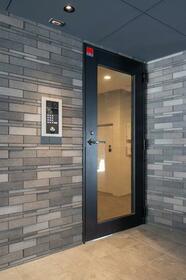 16/16 エントランス