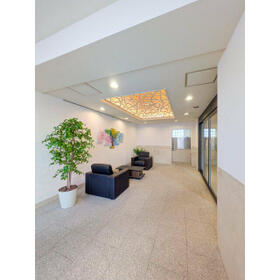 5/5 エントランス