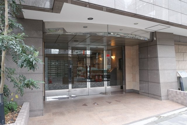 18/23 エントランス