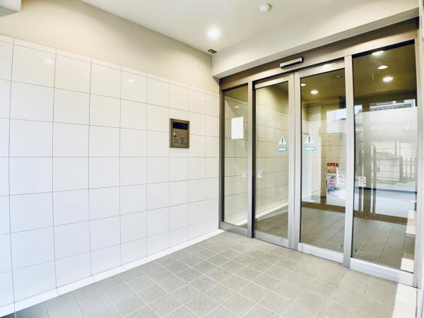 18/28 エントランス