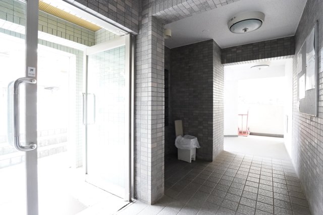 16/19 エントランス