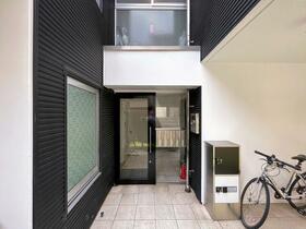 18/24 エントランス