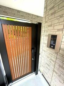 16/16 エントランス