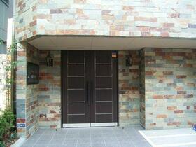 16/16 エントランス