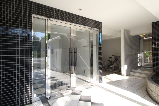 23/25 エントランス