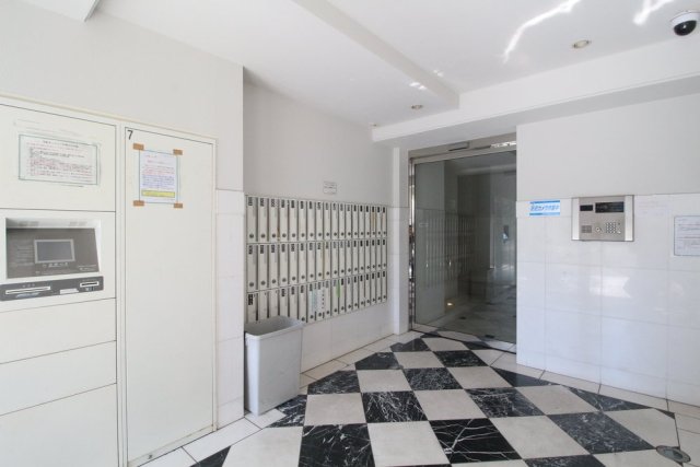 24/25 エントランス