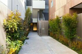 16/16 エントランス