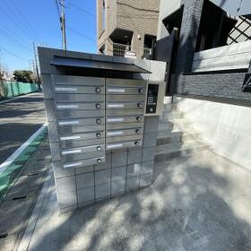 13/13 エントランス