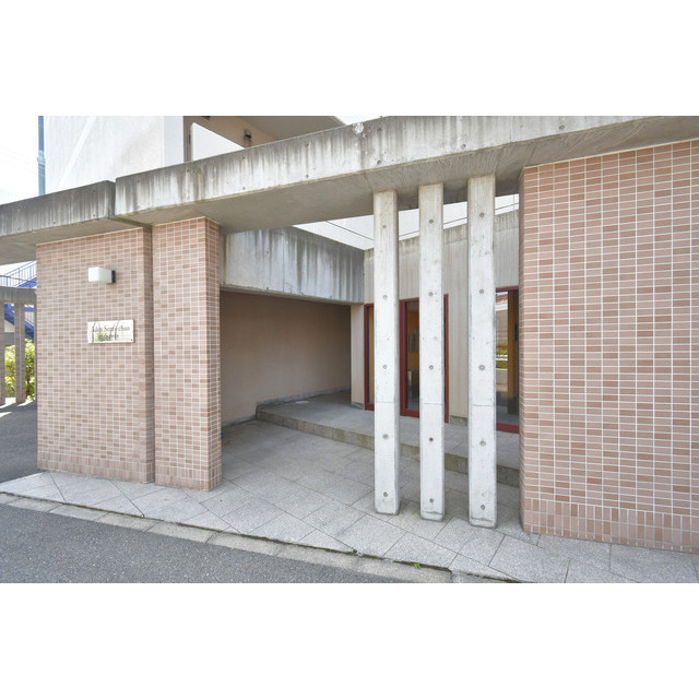 19/28 エントランス