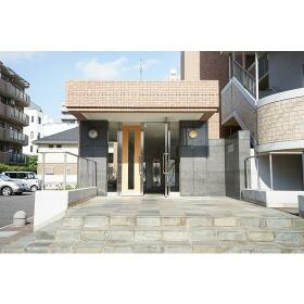 16/16 エントランス