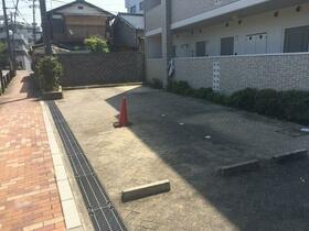 17/17 駐車場
