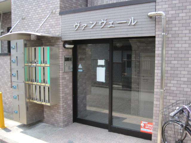 22/30 エントランス