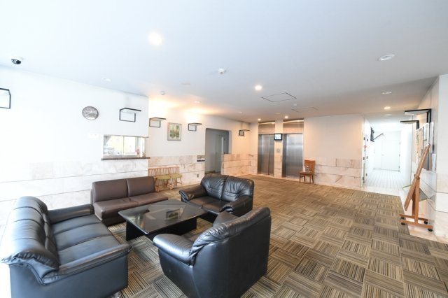 23/24 エントランス