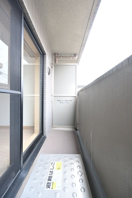 16/23 バルコニー