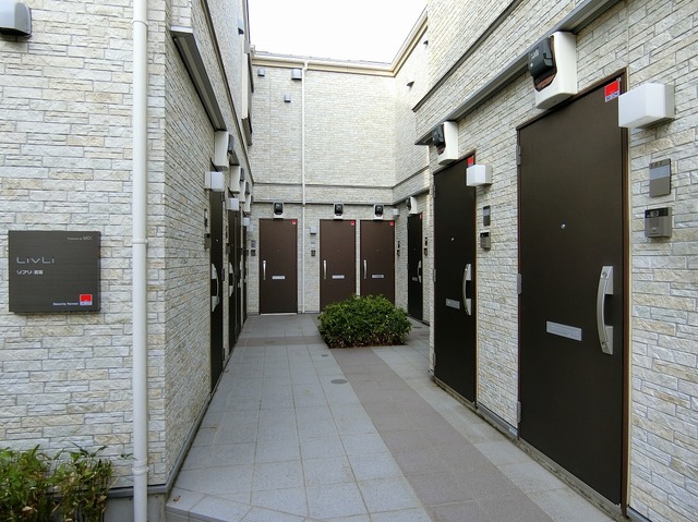 16/19 エントランス