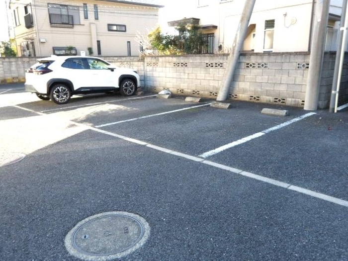 13/13 駐車場