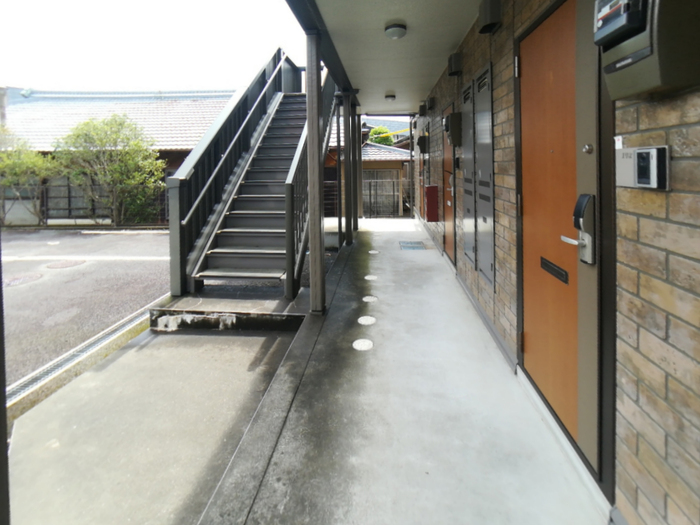 16/21 エントランス