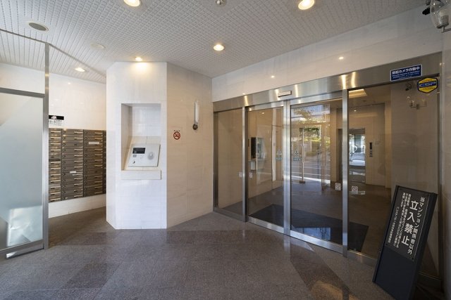 28/30 エントランス