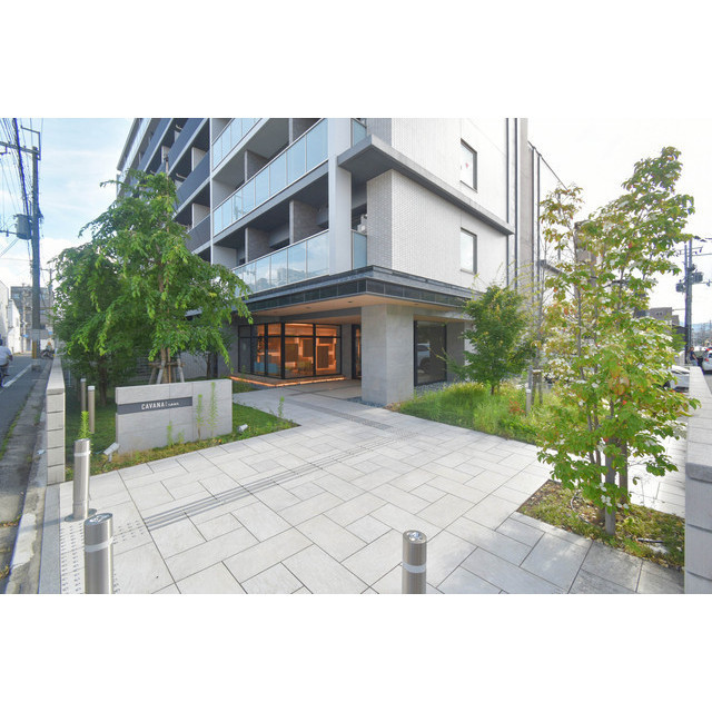 20/21 エントランス