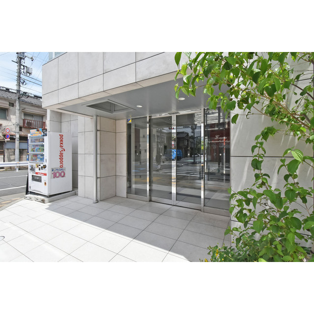 23/30 エントランス