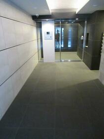 16/16 エントランス