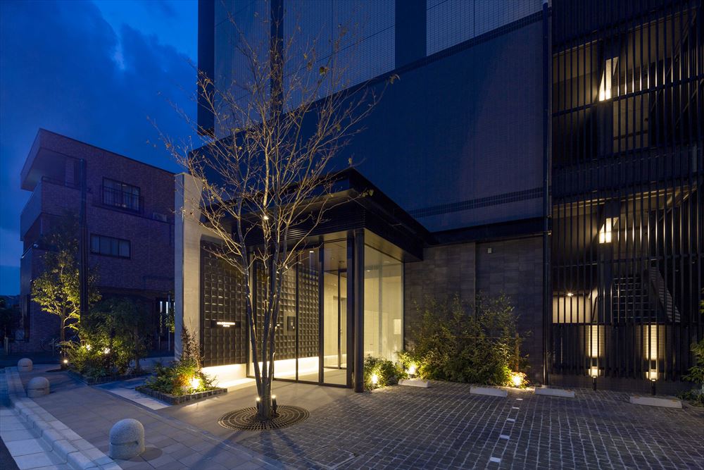 27/30 エントランス