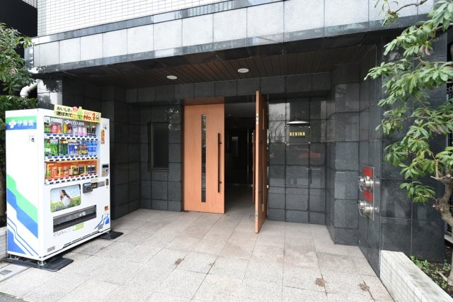 19/26 エントランス