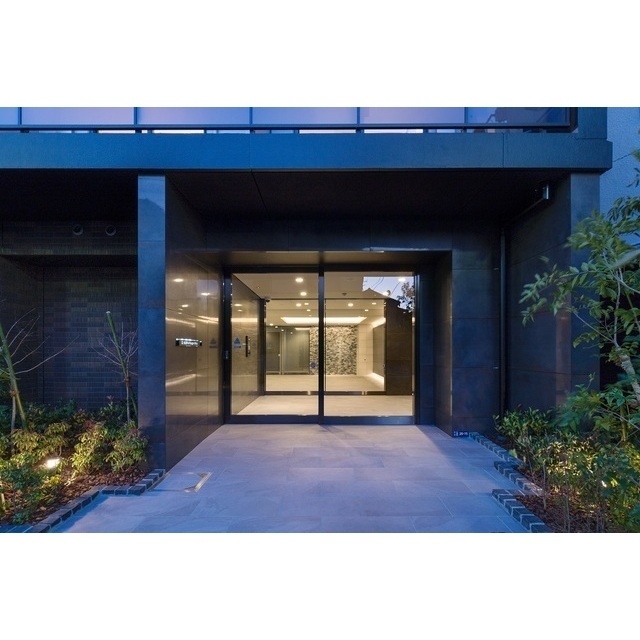 16/20 エントランス