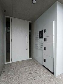 16/16 エントランス