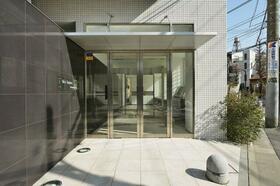 16/16 エントランス