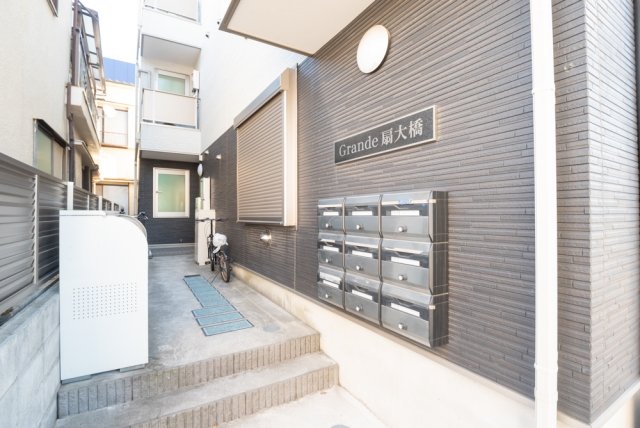 24/28 エントランス