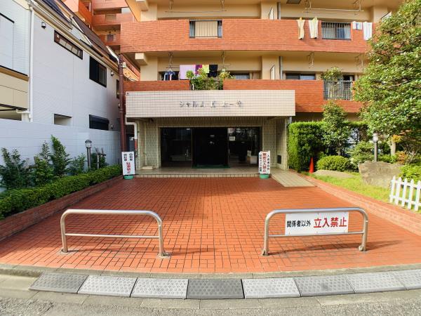 25/30 エントランス