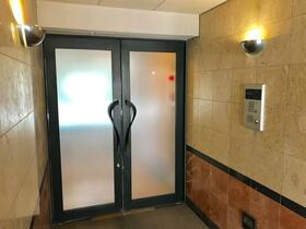 16/16 エントランス