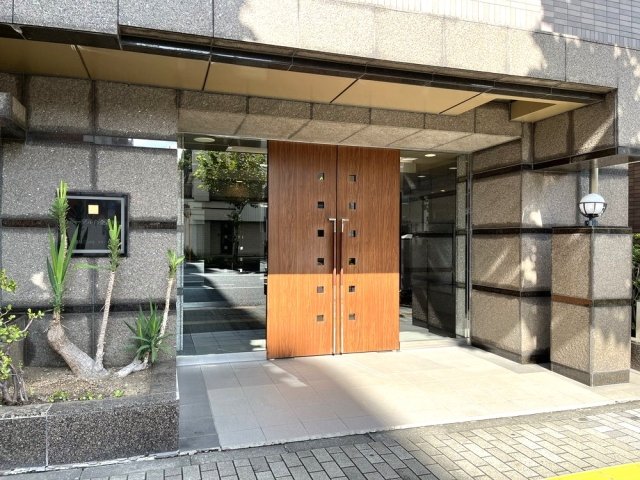 18/26 エントランス