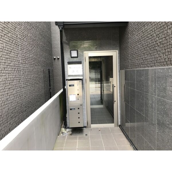 16/18 エントランス