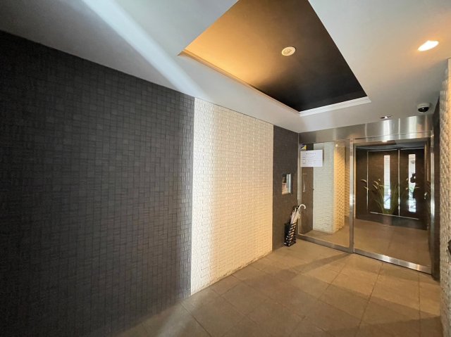 27/30 エントランス