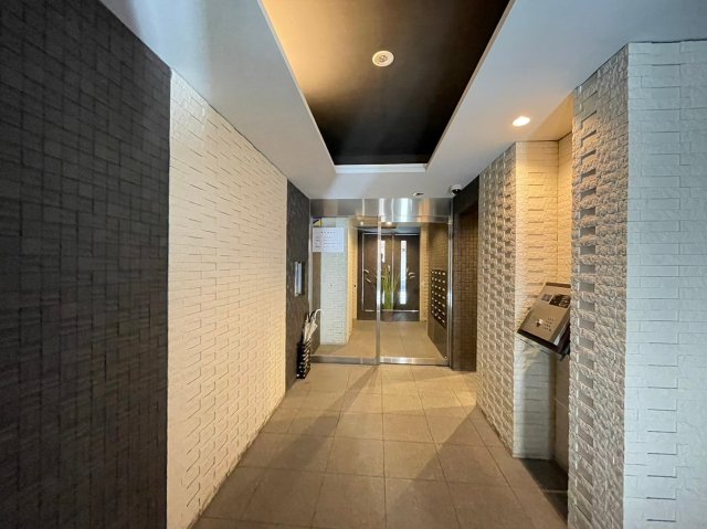 28/30 エントランス