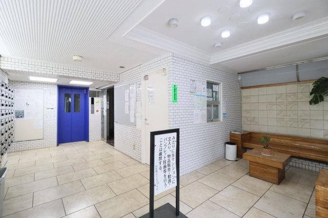 19/20 エントランス