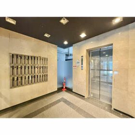 14/14 エントランス