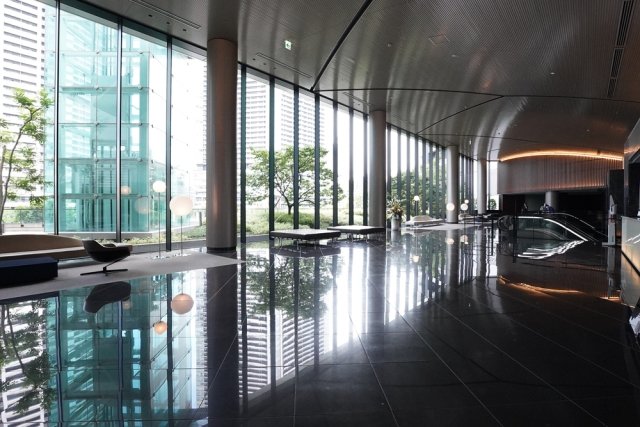 25/26 エントランス