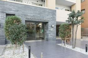 16/16 エントランス