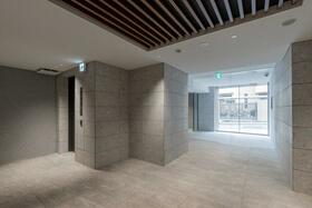 16/16 エントランス