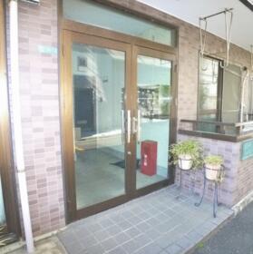 16/16 エントランス