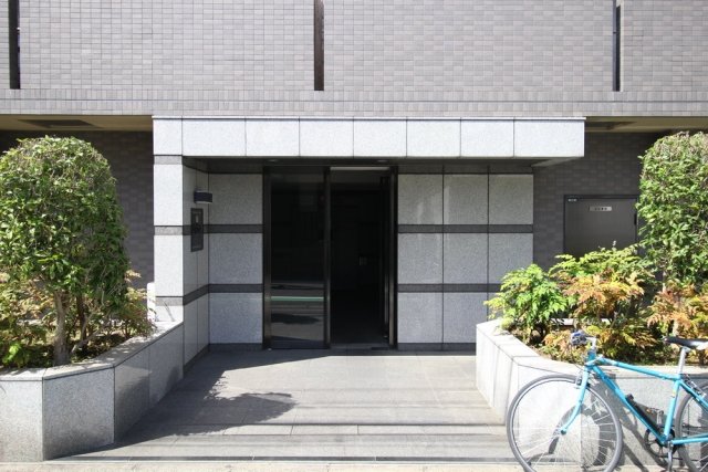 18/25 エントランス