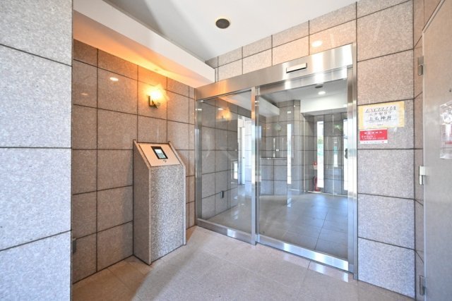 20/21 エントランス