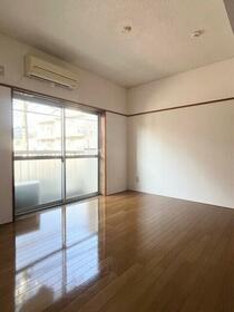 16/25 エントランス