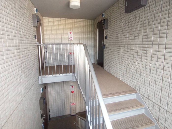 16/25 エントランス