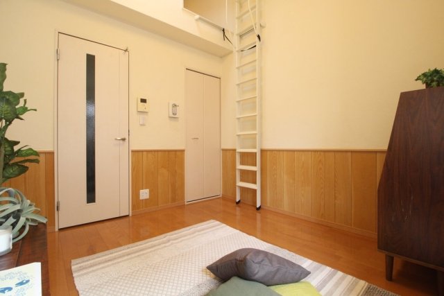 27/30 エントランス