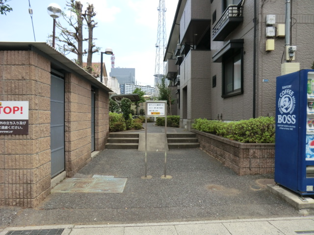 21/30 エントランス